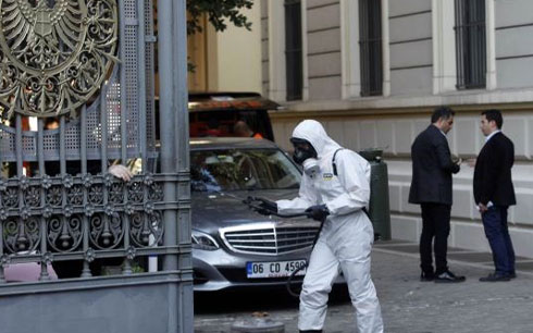 สถานกงสุลฝ่ายตะวันตกในตุรกีหลายแห่งได้รับจดหมายที่ใส่ผงแป้งต้องสงสัย